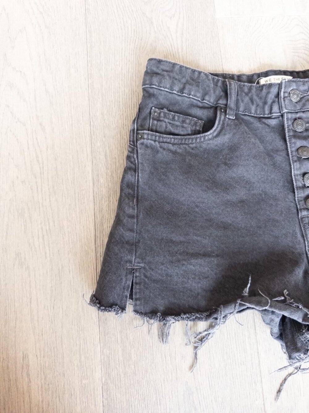 Free People We the Free Angelika Denim Mid-Thigh Shorts Size 27 - Picture 9 of 10